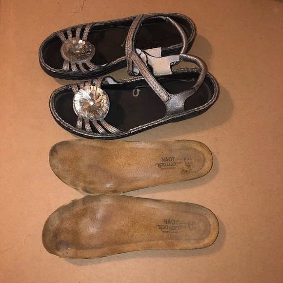 NAOT Sandals Women's Size US6/6.5 Metallic Silver Strappy Floral Open Toe Shoes - Picture 8 of 11